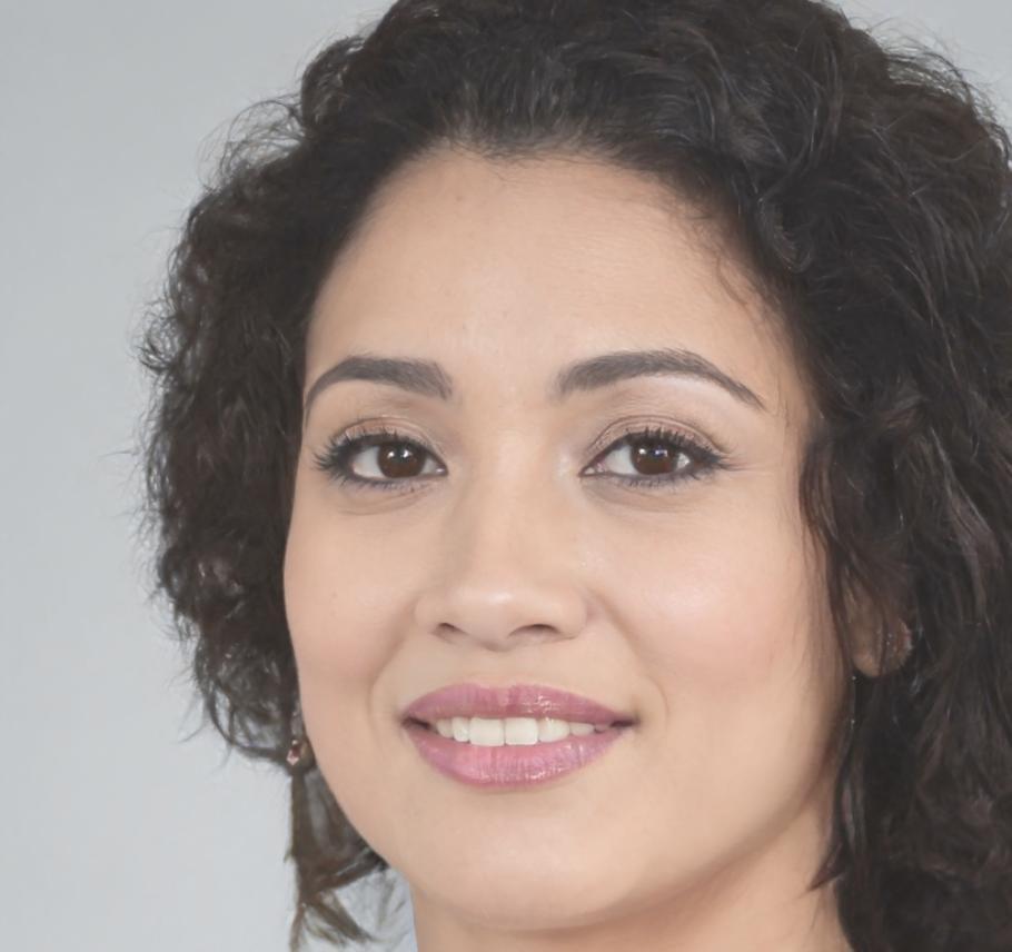 Especialista senior en técnicas avanzadas de manicura y formación profesional